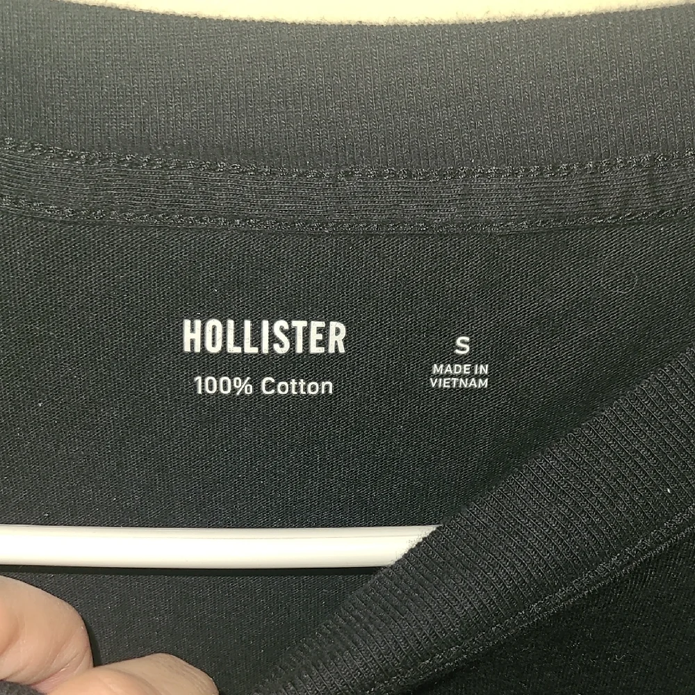 Hollister Men's Dark Long Sleeve Tee - Picture 2 of 4